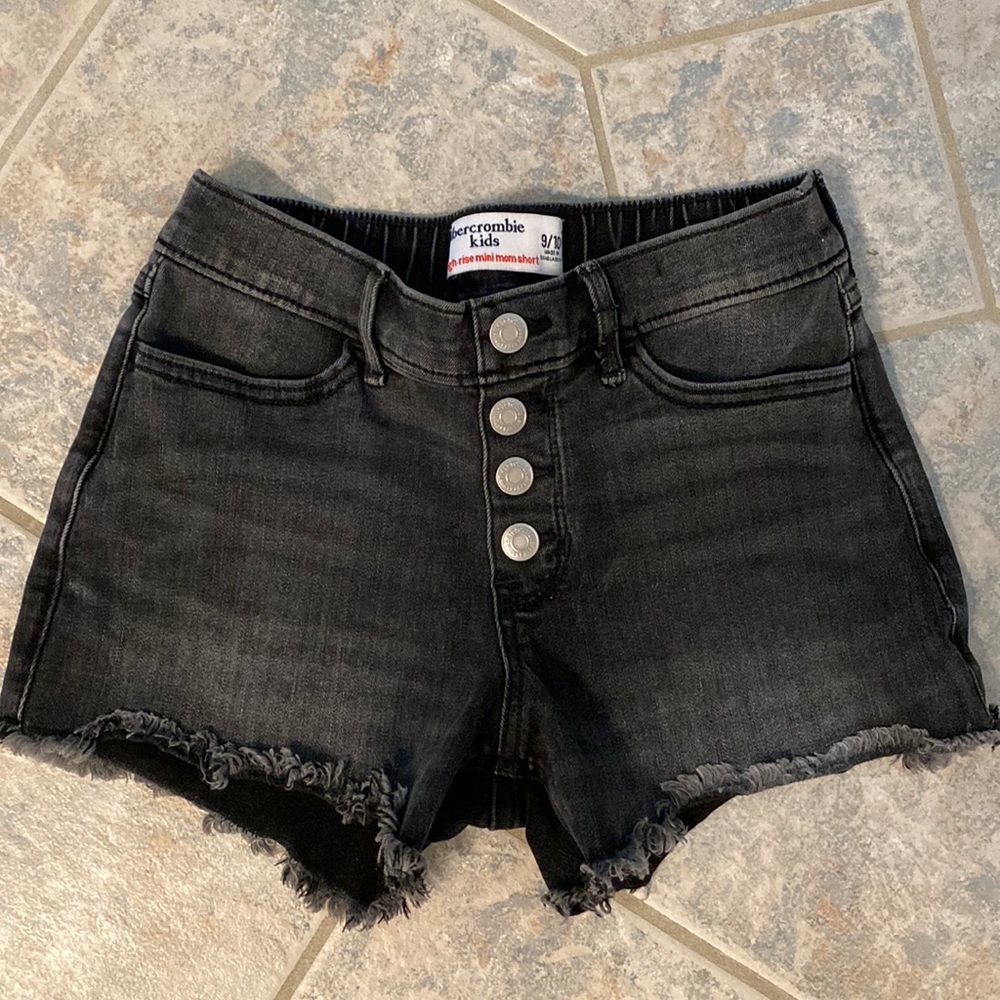 Girls black jean Abercrombie kids size 9/10 shorts.